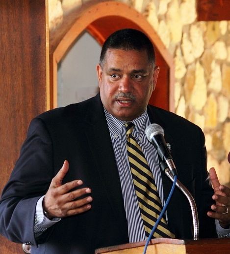 Governor Talks Energy Costs at Chamber Meeting