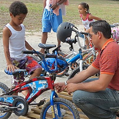Kids Clinic Prepares Athletes for Sunrise Triathlon