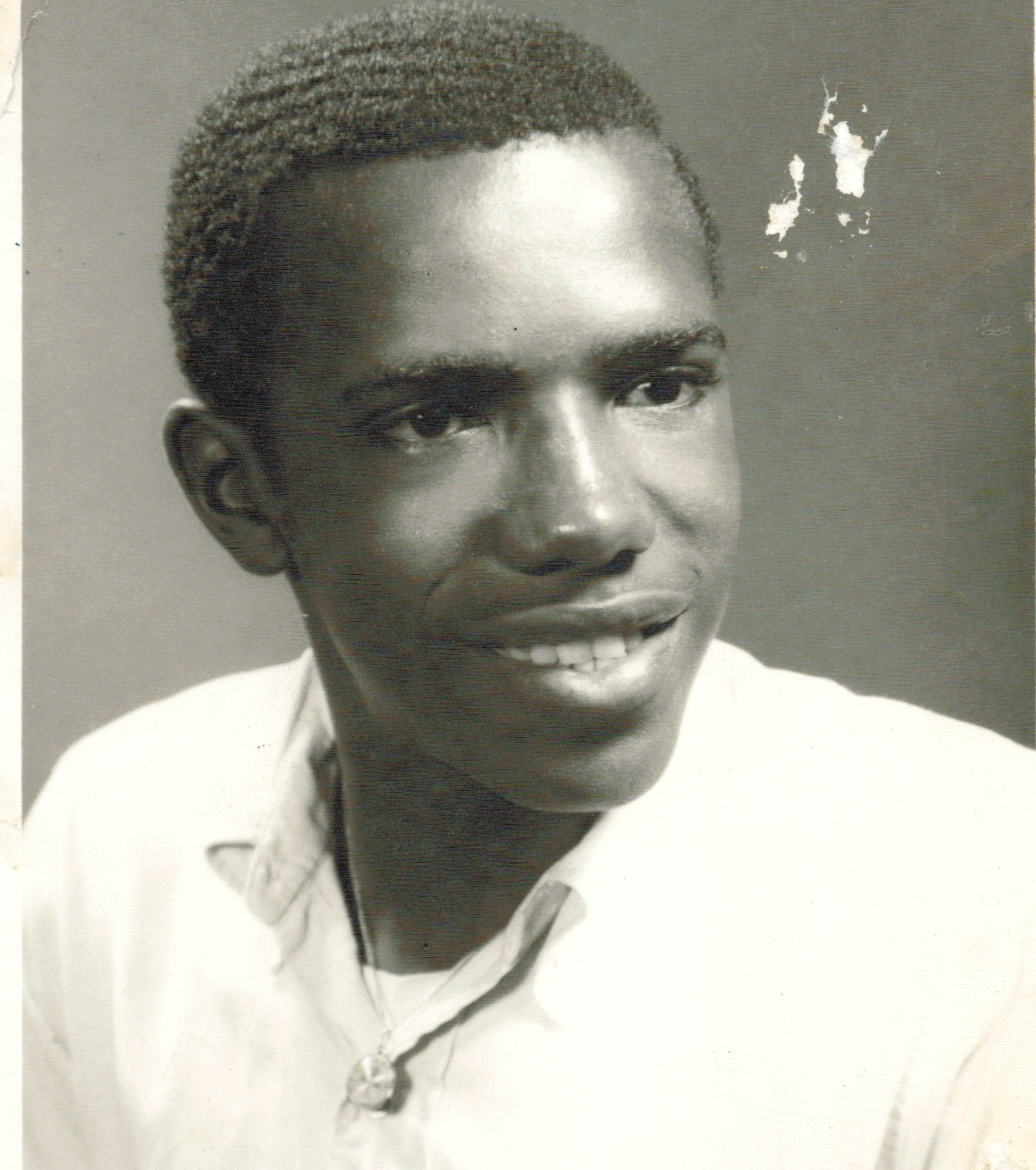 Raymond L. Edwards Dies at 62