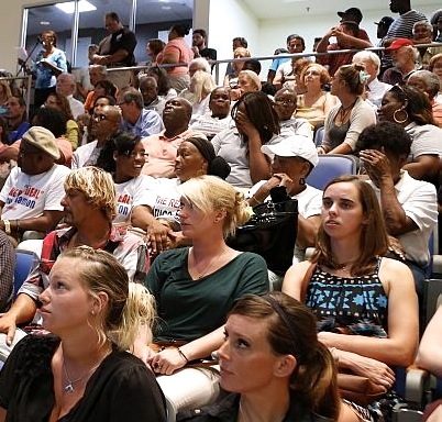 Hearing Brings Crowd of Opposition to Dolphinarium